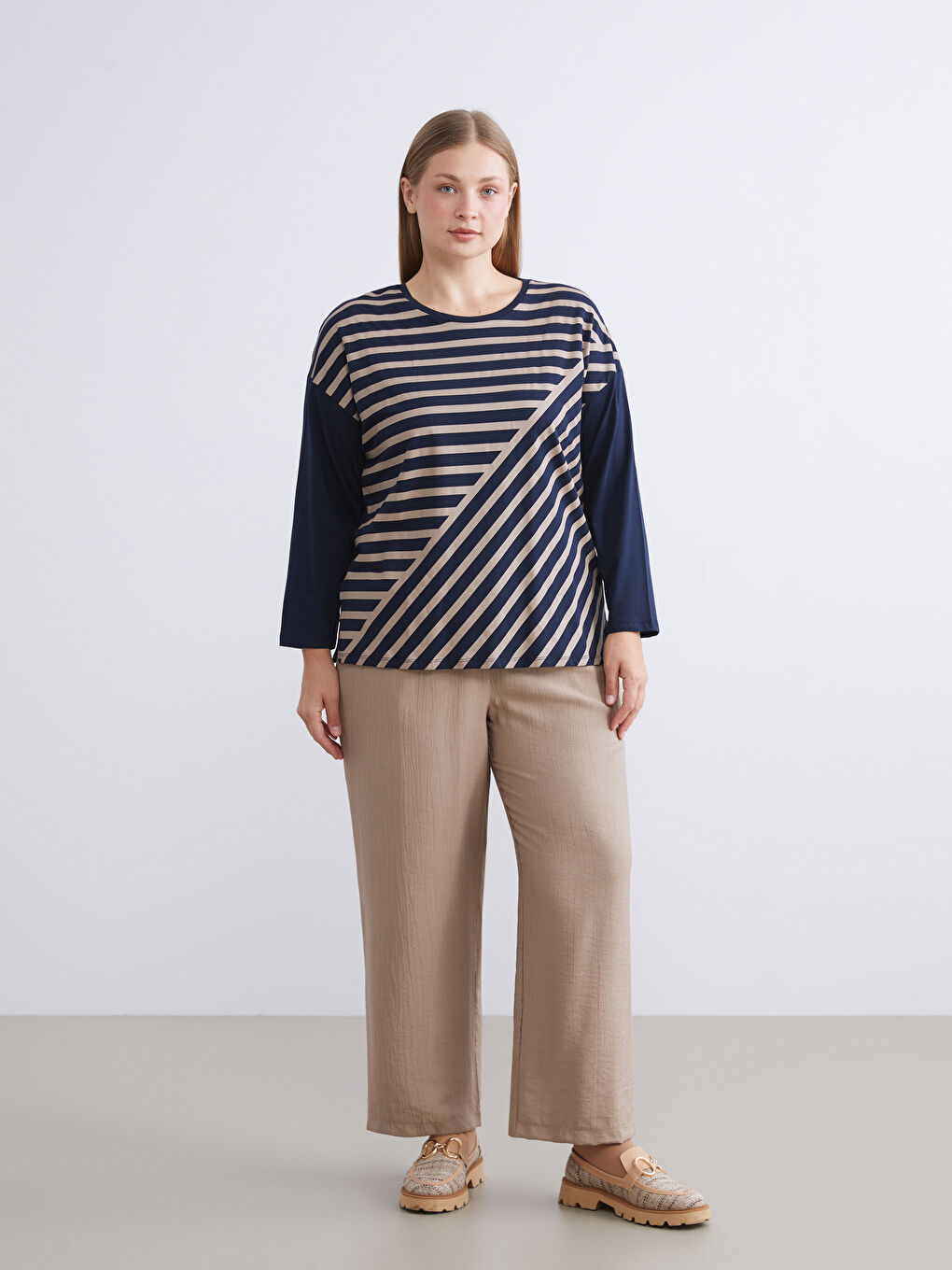 Женская футболка в полоску с круглым вырезом-5