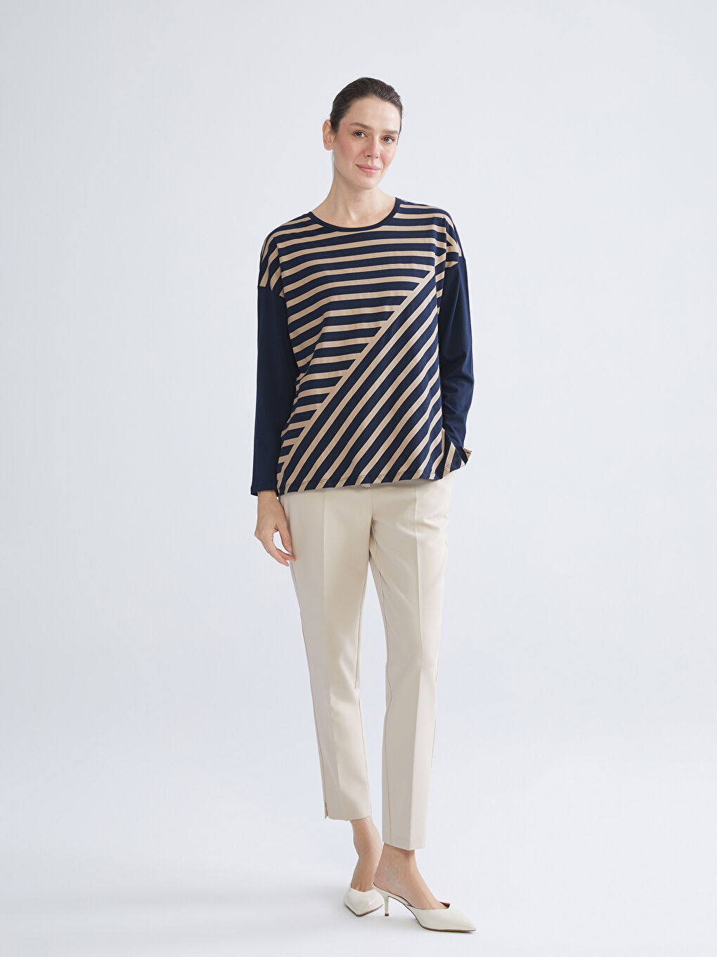 Женская футболка в полоску с круглым вырезом-2