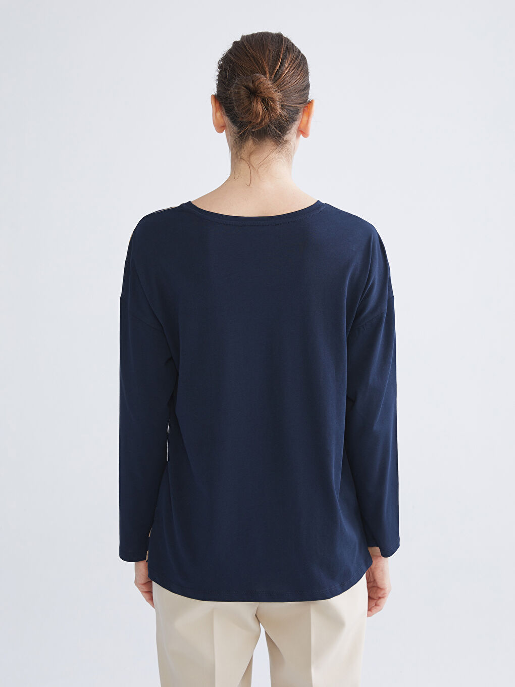 Женская футболка в полоску с круглым вырезом-4