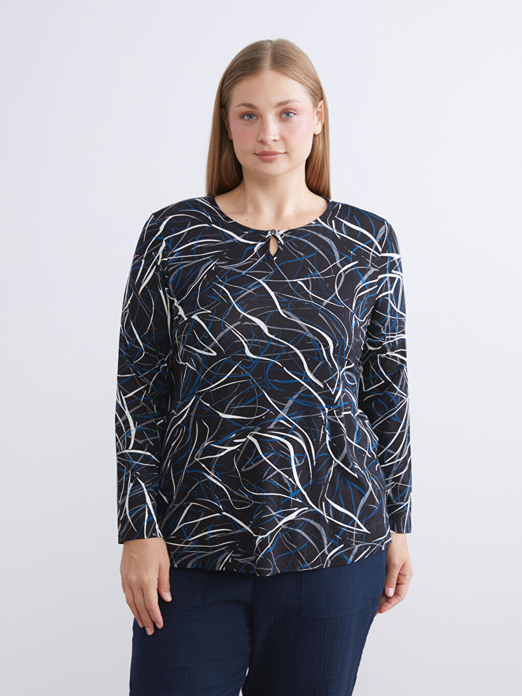 Bluza sa okruglim izrezom i uzorkom-2