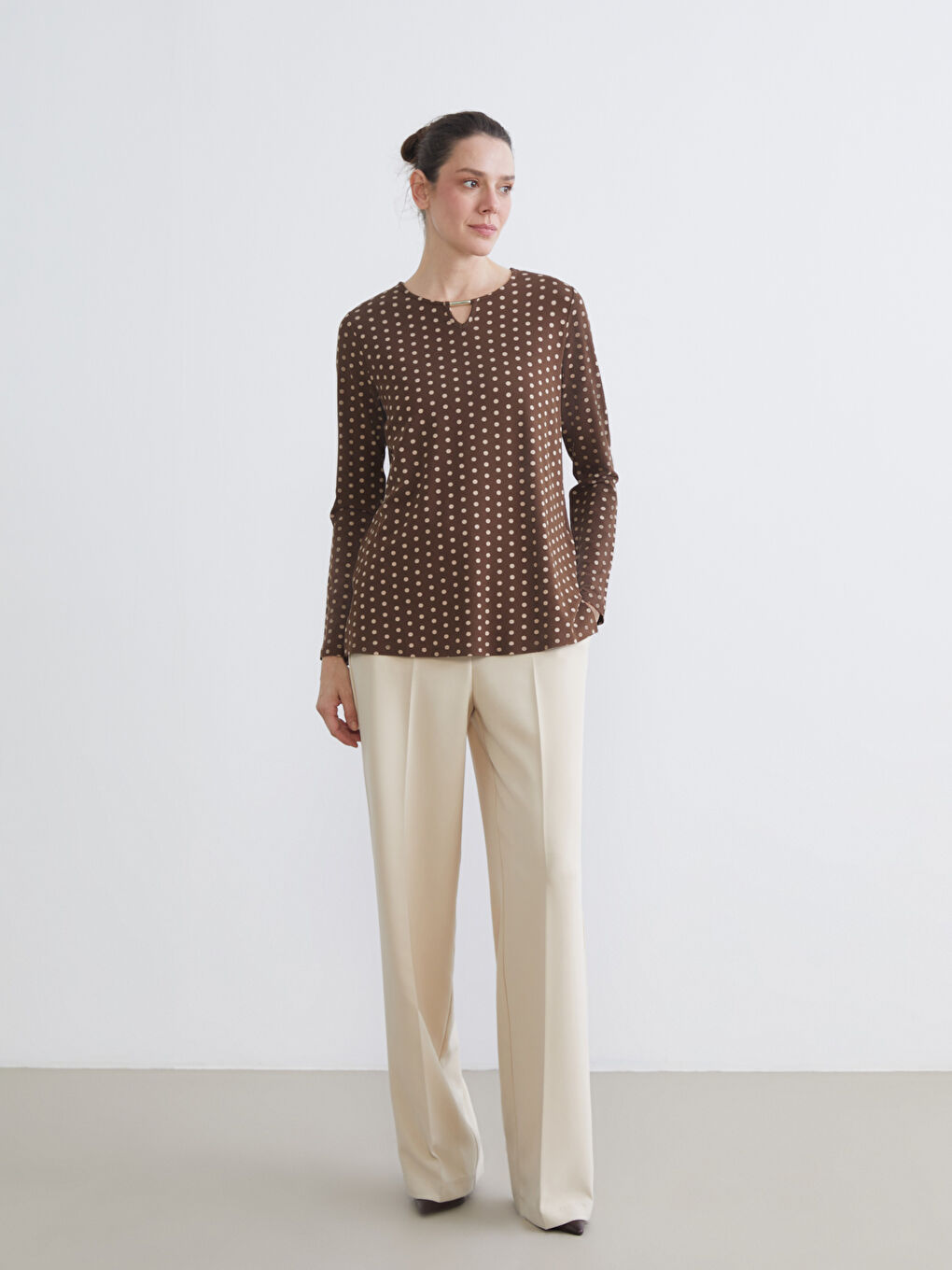 Kahverengi Bisiklet Yaka Puantiyeli Bluz-1