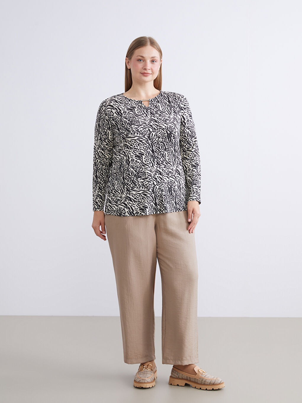 Crew Neck Patterned Blouse-5