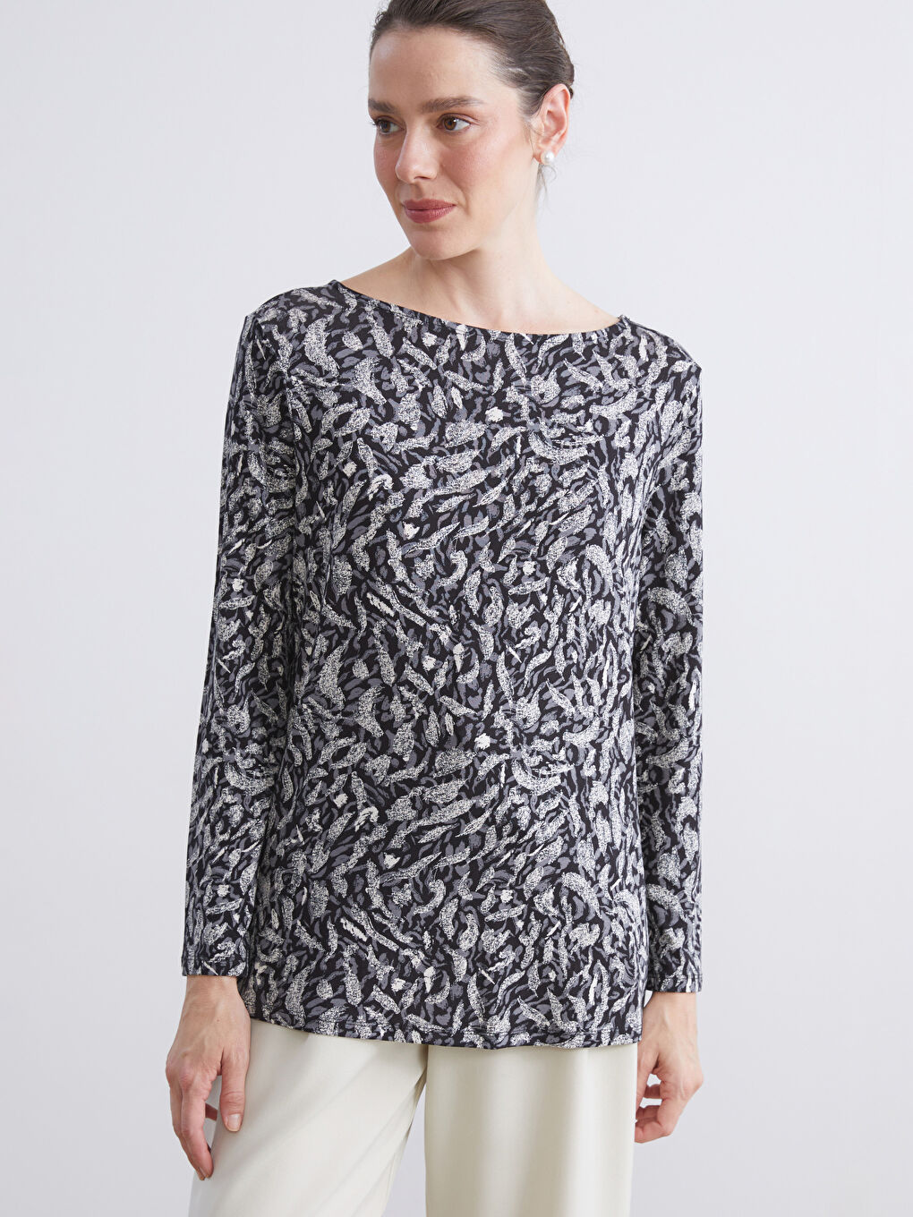 Crew Neck Patterned Blouse