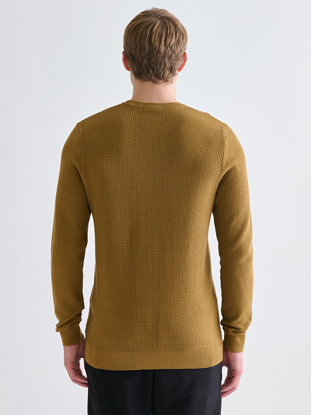 Crew Neck Checkered Men's Knit Sweater-3