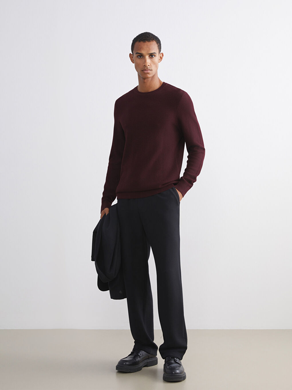 Ерлерге арналған дөңгелек жағалы өрнексіз трикотаж жемпір-1