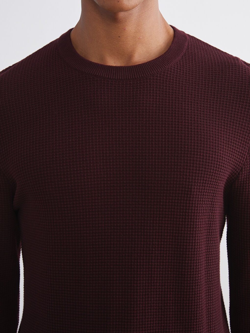 Ерлерге арналған дөңгелек жағалы өрнексіз трикотаж жемпір-2