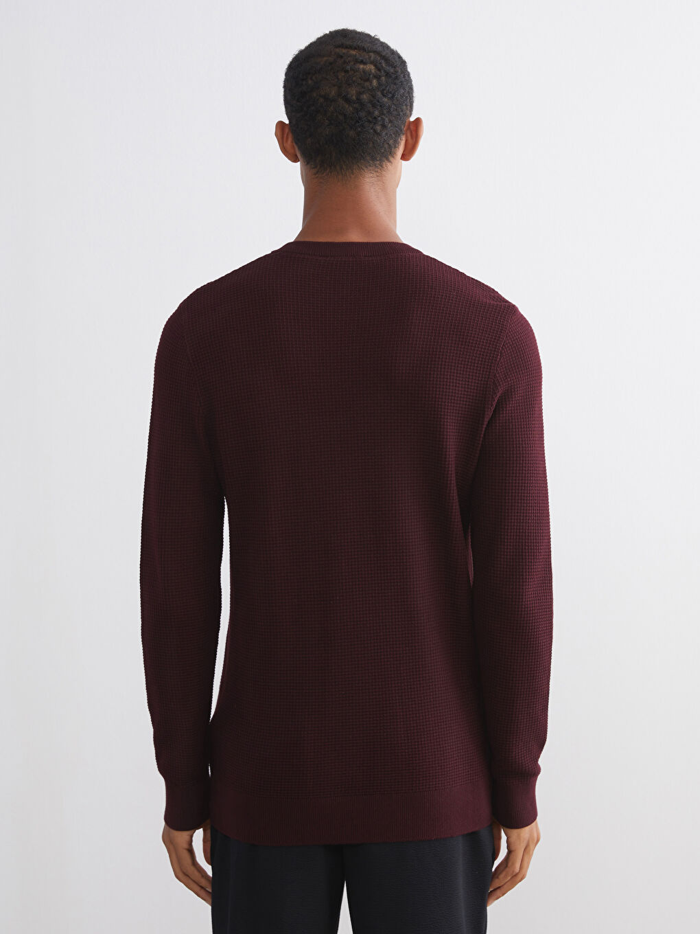 Ерлерге арналған дөңгелек жағалы өрнексіз трикотаж жемпір-3