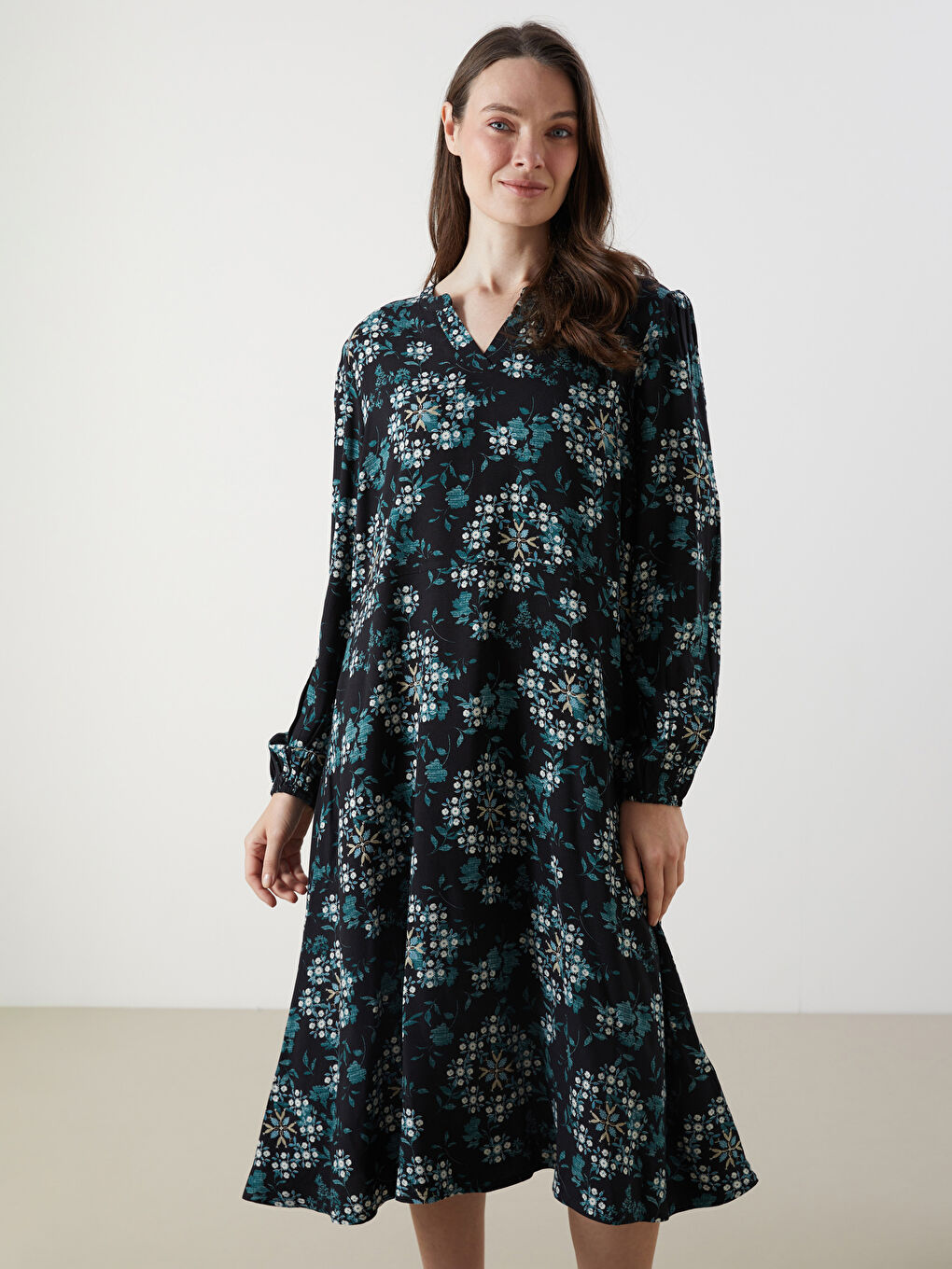 LCW Grace فستان أسود امرأة -W58291Z8-LQJ