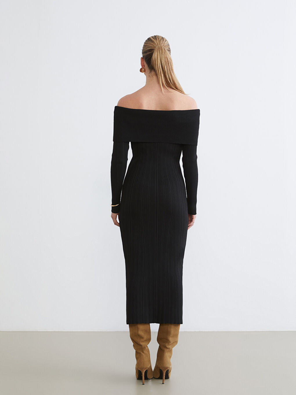 Siyah Kayık Yaka Triko Elbise-3