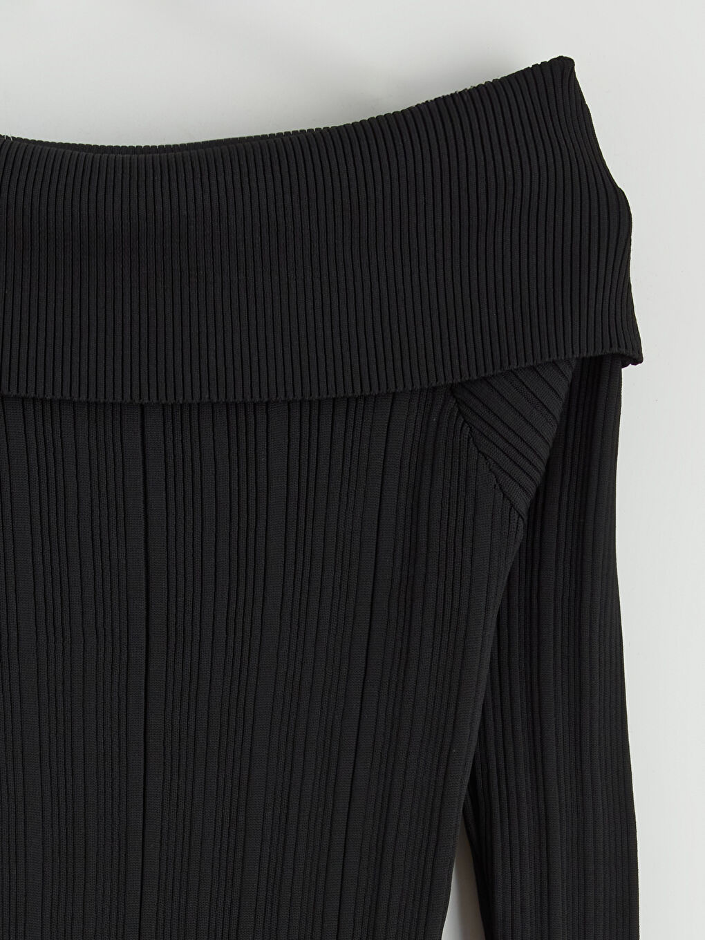 Siyah Kayık Yaka Triko Elbise-5