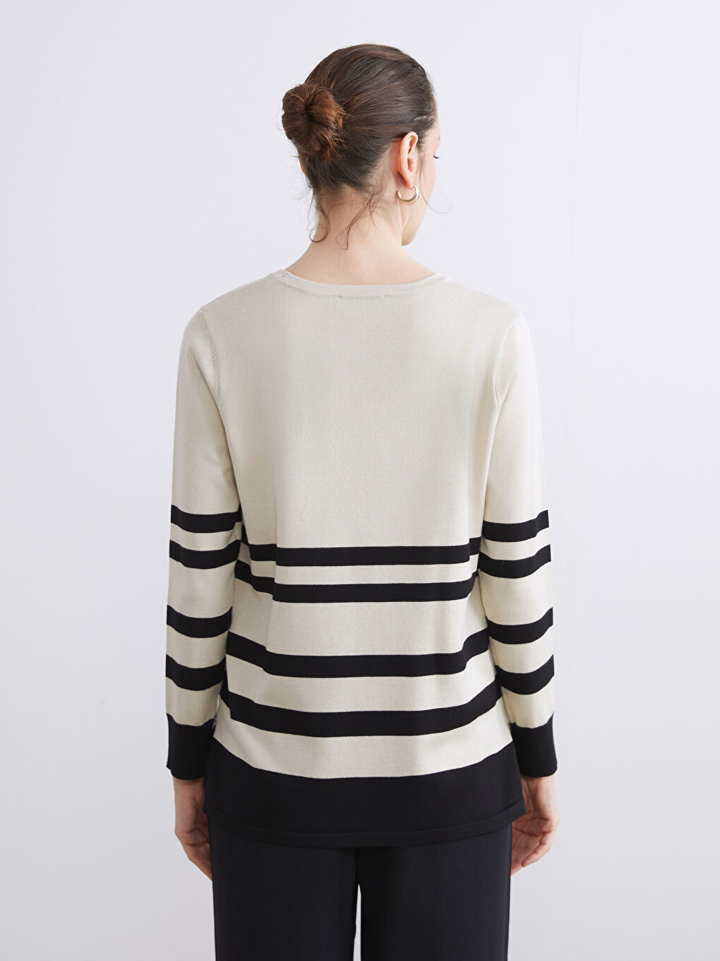 Crew Neck Striped Women's Knitwear Sweater-3