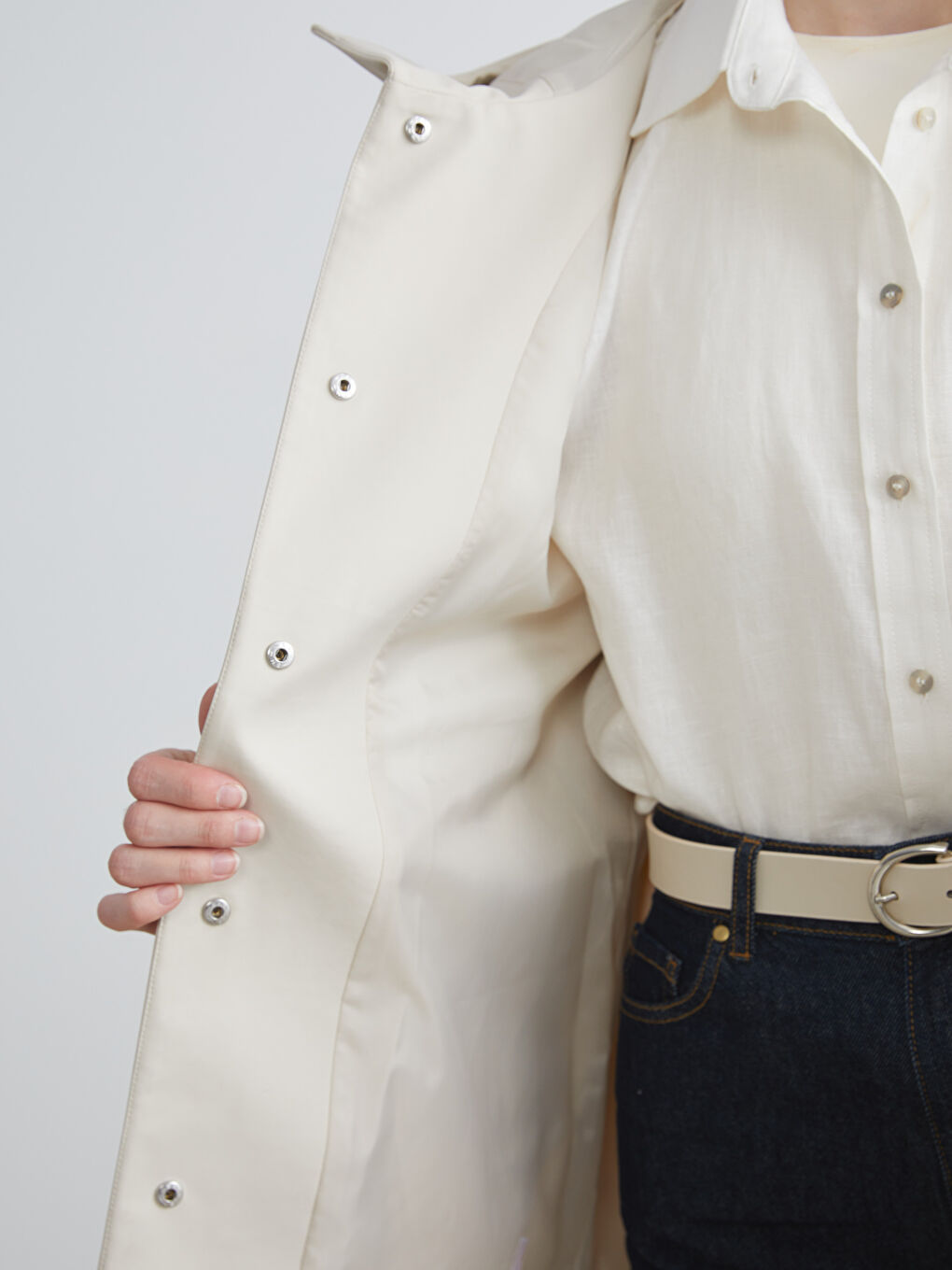 Bej Kapüşonlu Kadın Yağmurluk-3