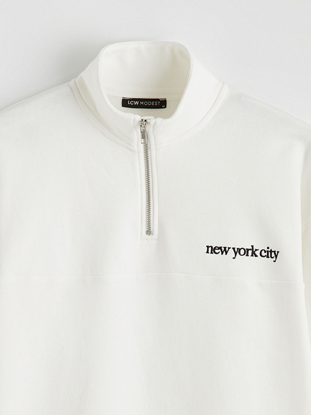 ქალების მაღალი ყელიანი, ფართო ზომის, ნაქარგებიანი სპორტული ზედა-5