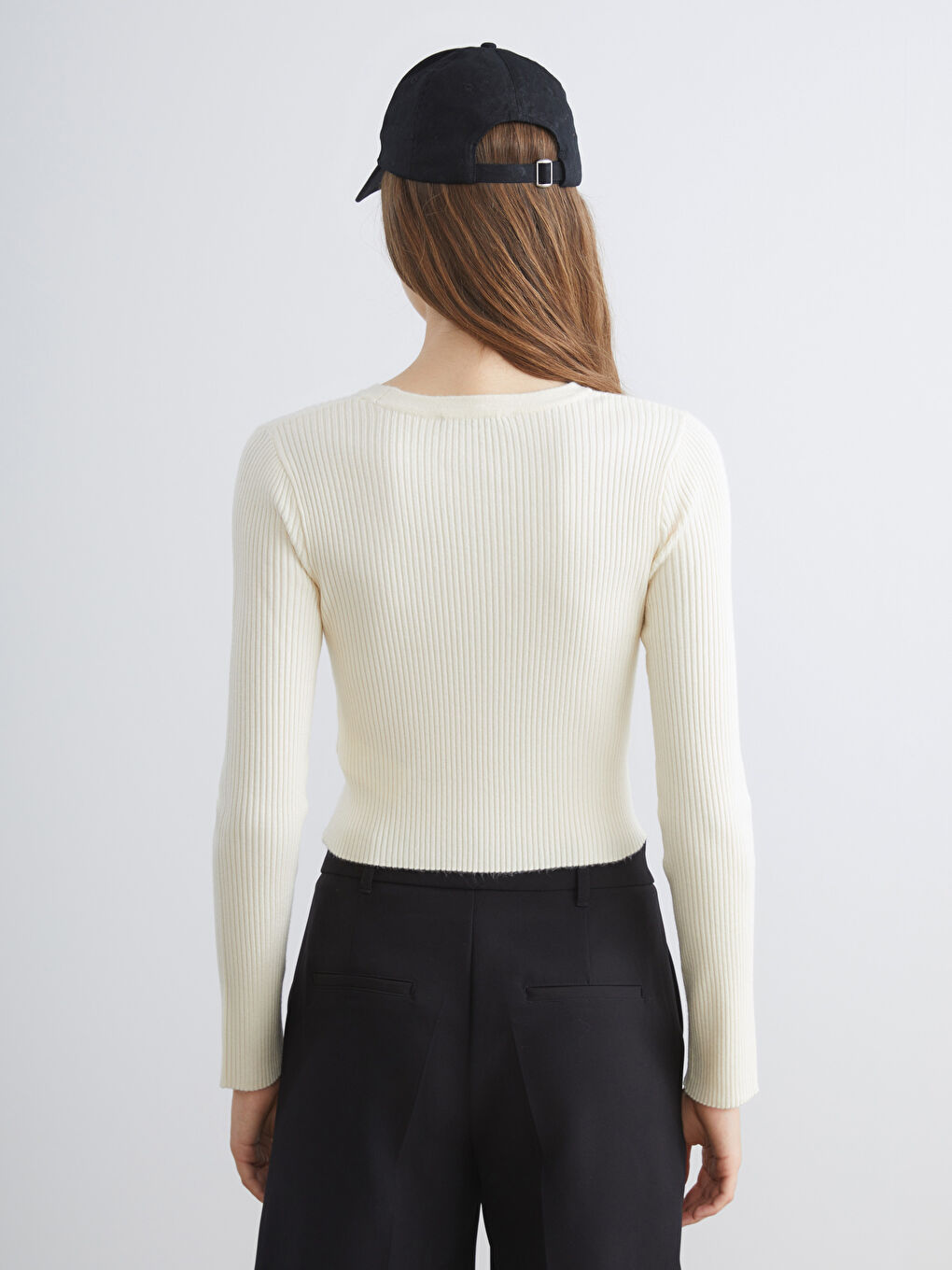 Свитер из трикотажа с круглым вырезом и укороченным кроем для женщин-3