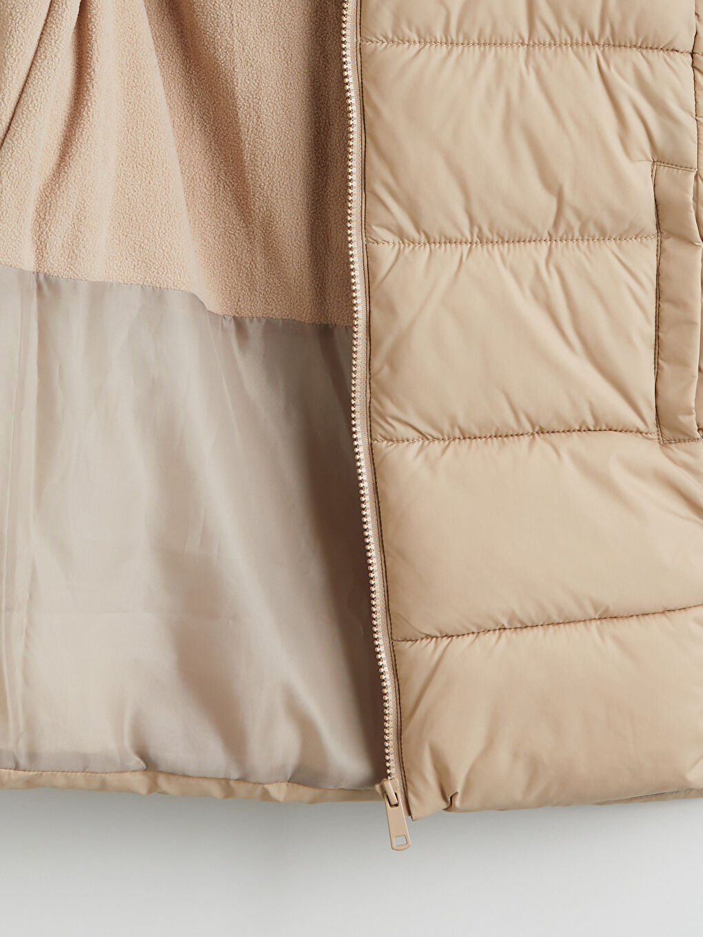 Bej Kapüşonlu Erkek Çocuk Şişme Mont-1