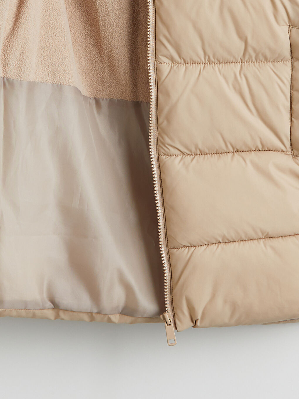 Bej Kapüşonlu Erkek Çocuk Şişme Mont-4