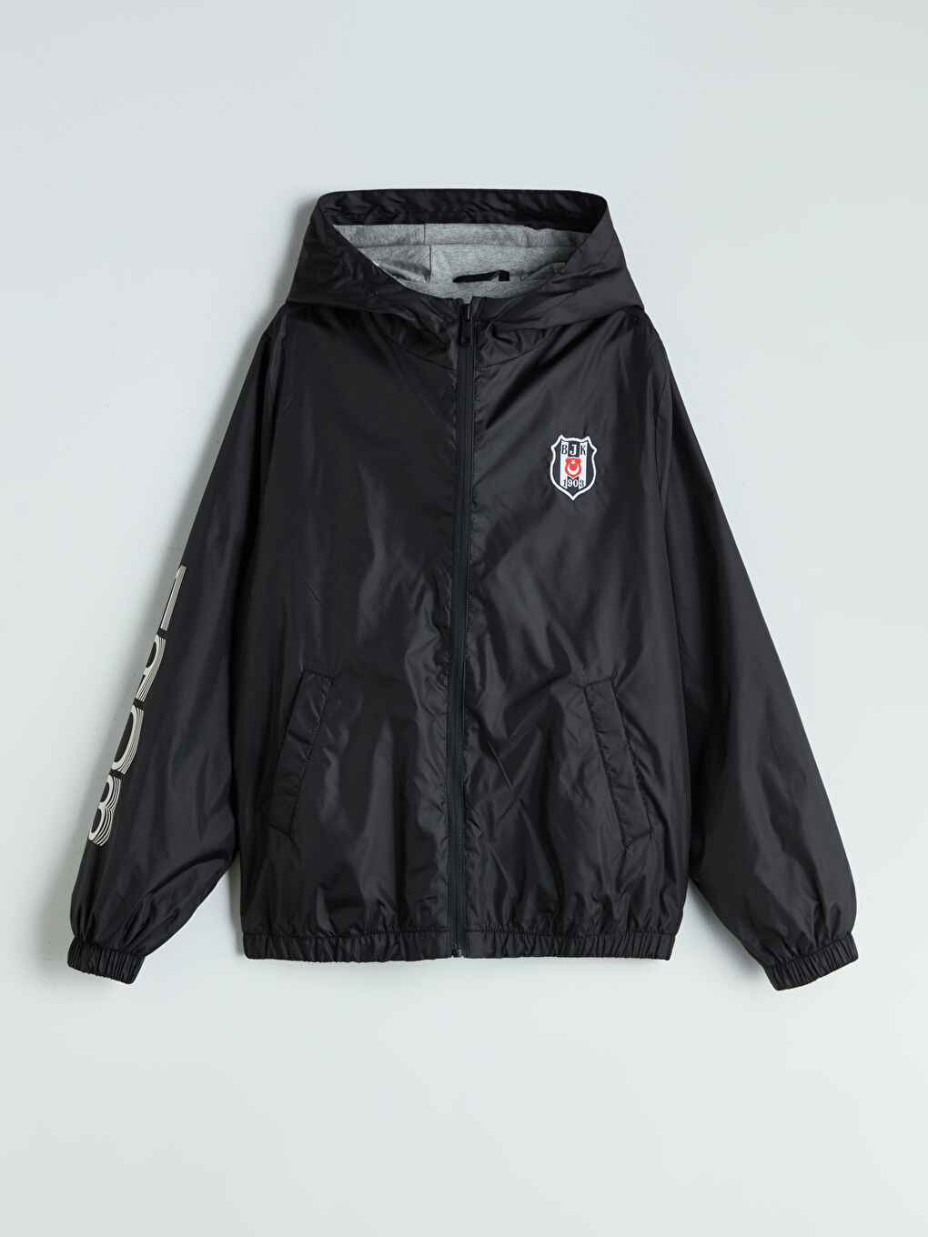 Siyah Kapüşonlu Beşiktaş Baskılı Erkek Çocuk Yağmurluk