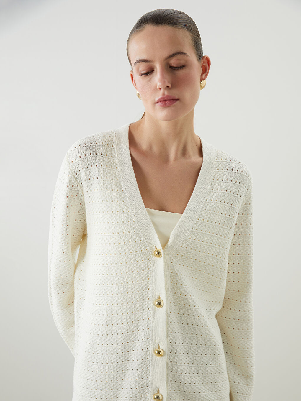LCWAIKIKI Classic V-Neck Hole-Knitted Women's Knitwear Cardigan -W58626Z8-R9J