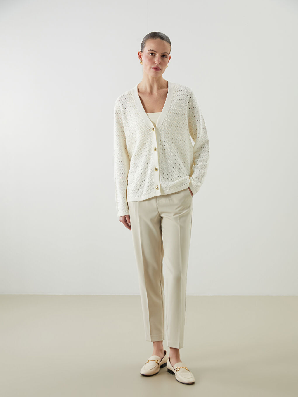 LCWAIKIKI Classic V-Neck Hole-Knitted Women's Knitwear Cardigan -W58626Z8-R9J