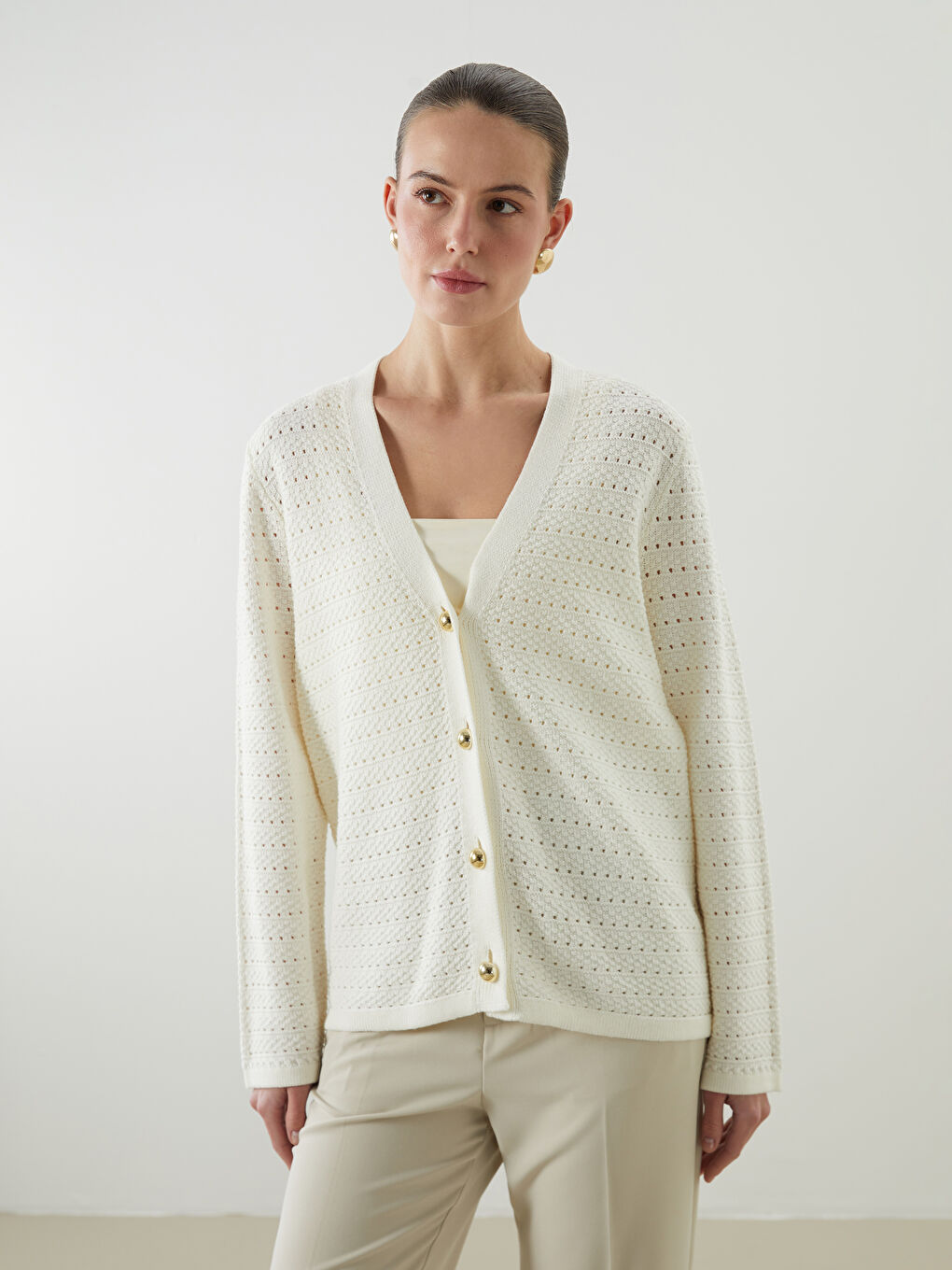 LCWAIKIKI Classic V-Neck Hole-Knitted Women's Knitwear Cardigan -W58626Z8-R9J
