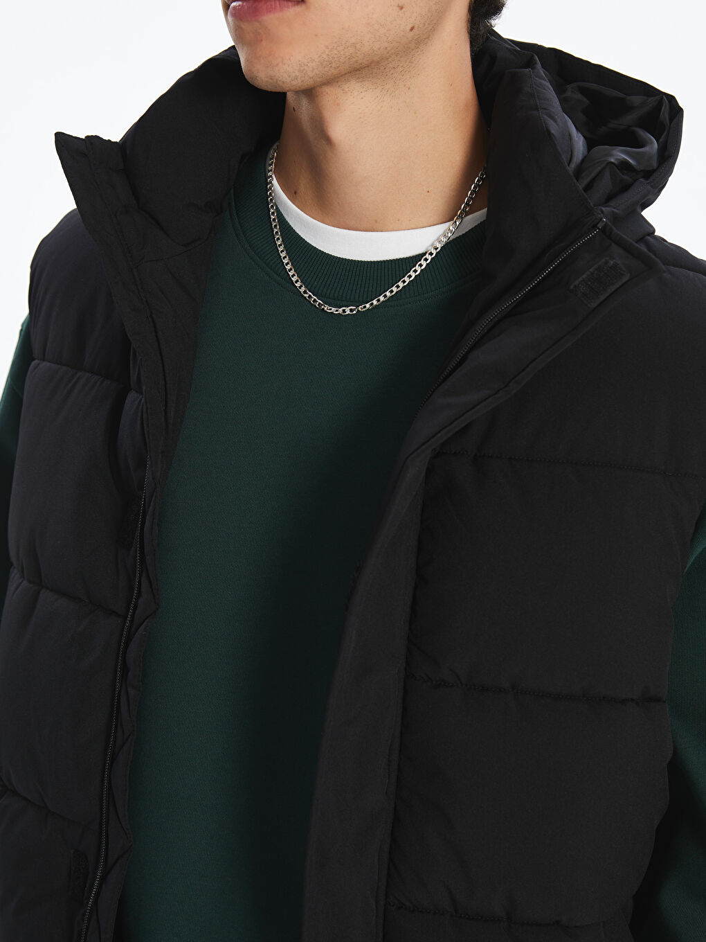 Siyah Standart Kalıp Kapüşonlu Erkek Şişme Yelek-2