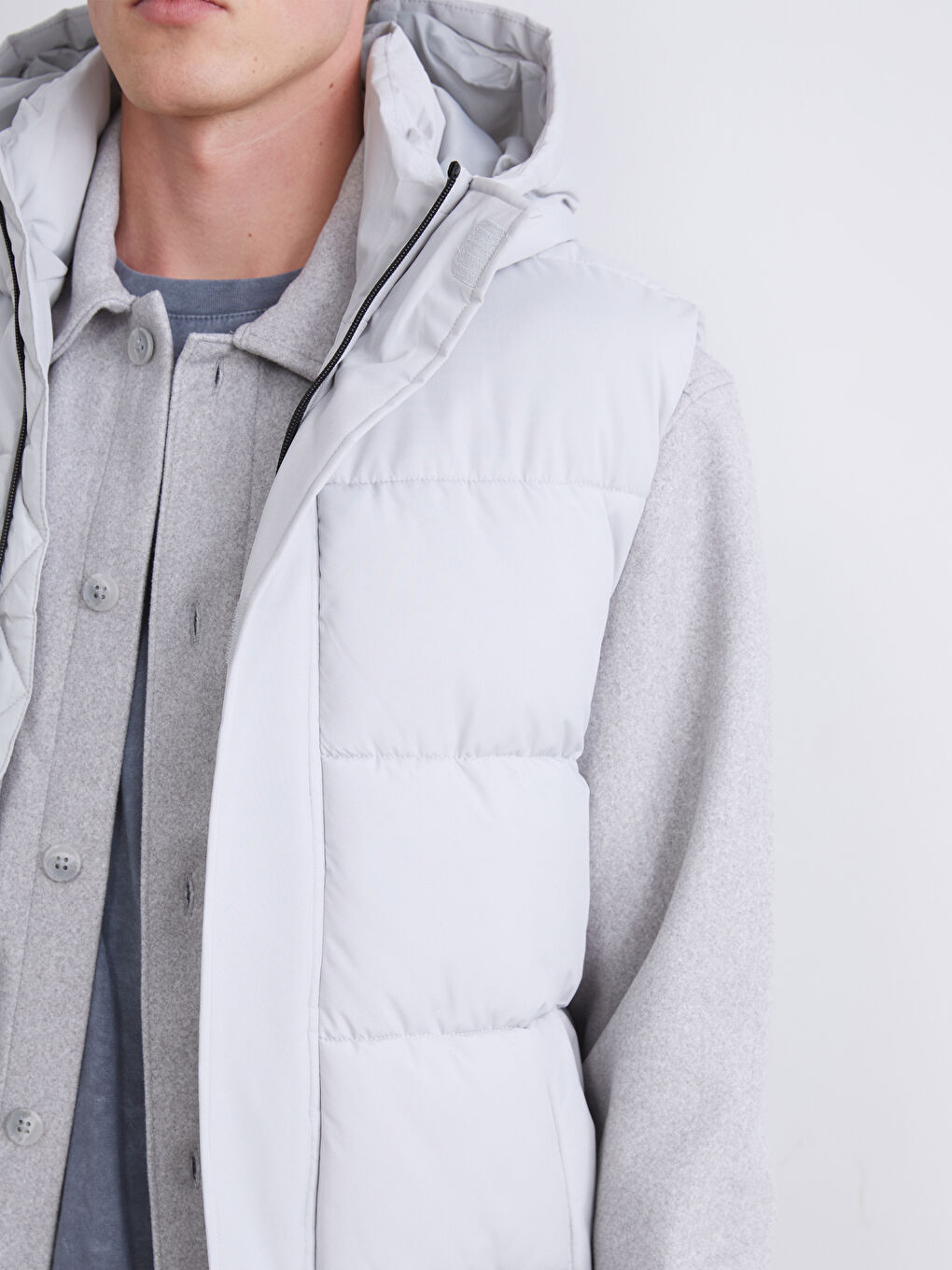 Gri Standart Kalıp Kapüşonlu Erkek Şişme Yelek-3