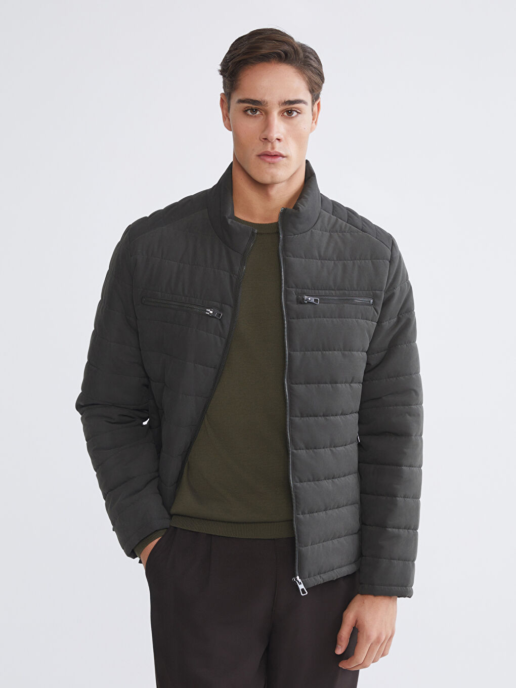 پاڵتۆی پوفەری فیتی ئاسایی یه‌خه‌ی مل بەرز بۆ پیاوان