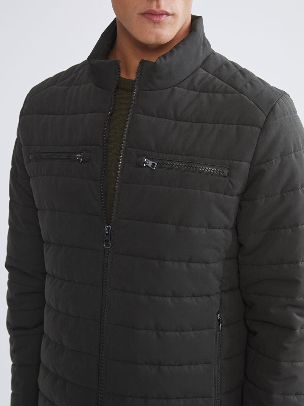 پاڵتۆی پوفەری فیتی ئاسایی یه‌خه‌ی مل بەرز بۆ پیاوان-2