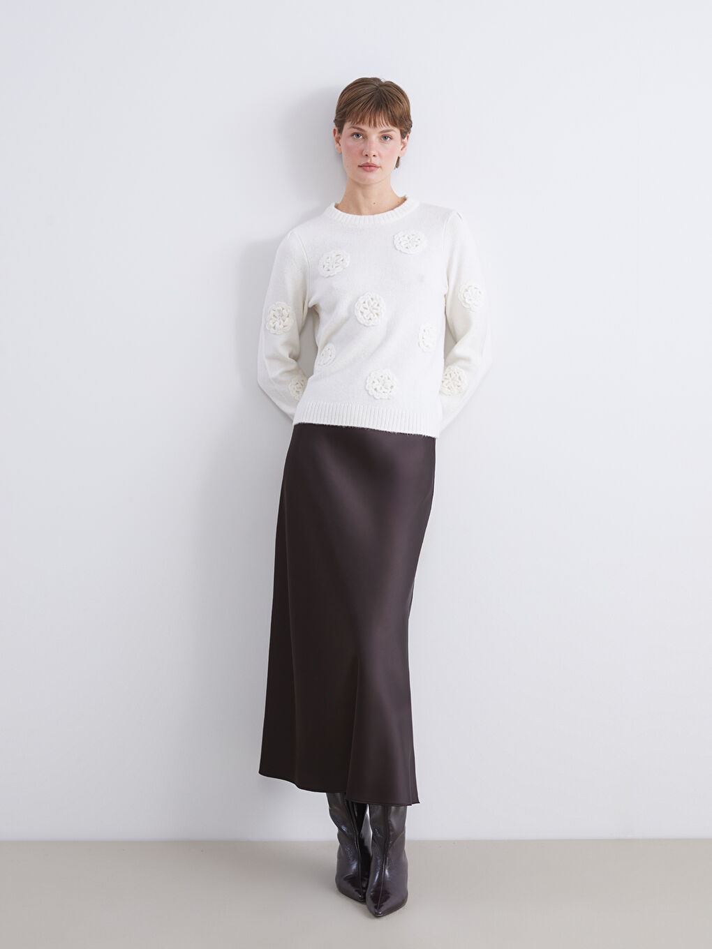 Crew Neck Embroidered Women's Knitwear Sweater-1