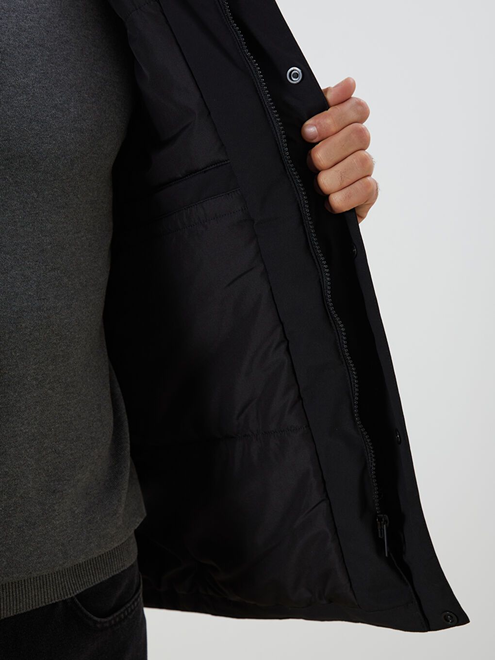 Siyah Standart Kalıp Kapüşonlu Erkek Mont-3