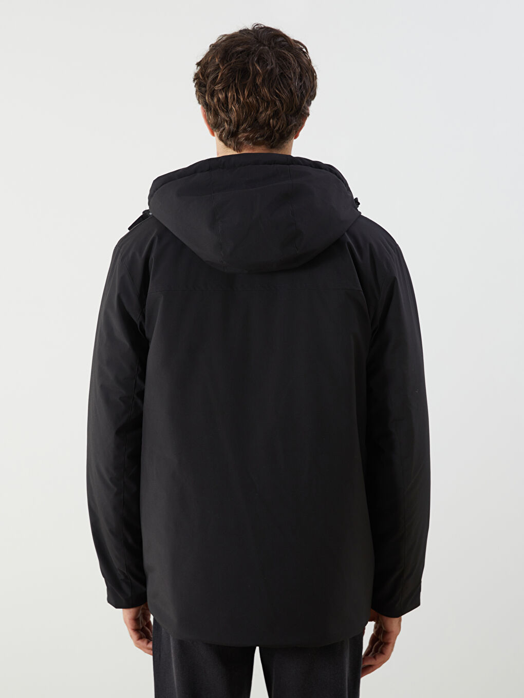 Siyah Standart Kalıp Kapüşonlu Erkek Mont-4