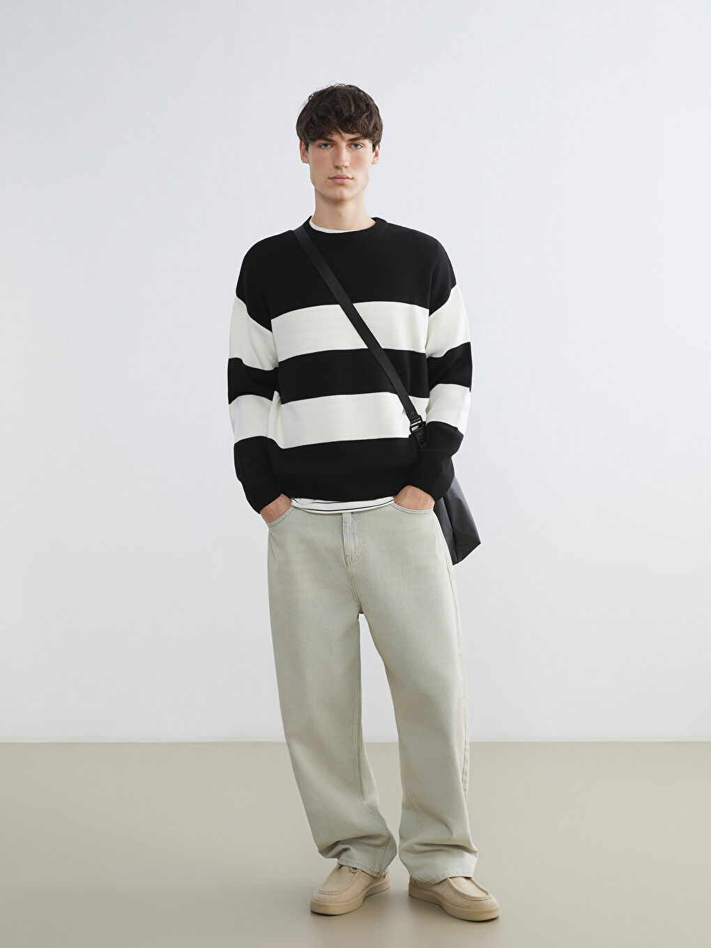 Siyah Bisiklet Yaka Çizgili Erkek Triko Kazak-1