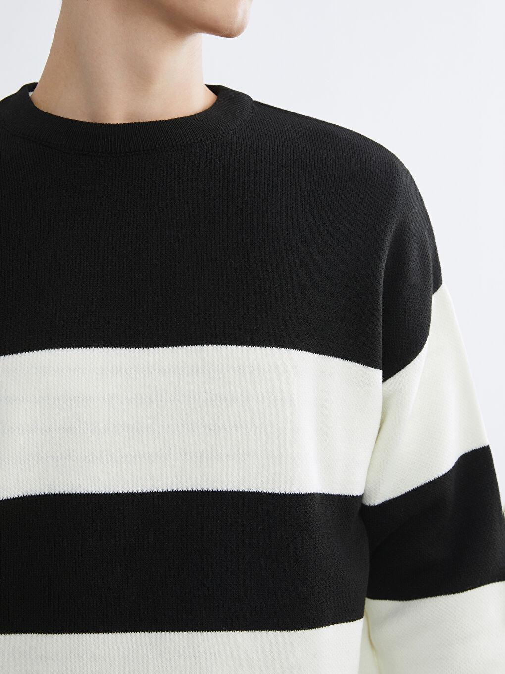 Siyah Bisiklet Yaka Çizgili Erkek Triko Kazak-2