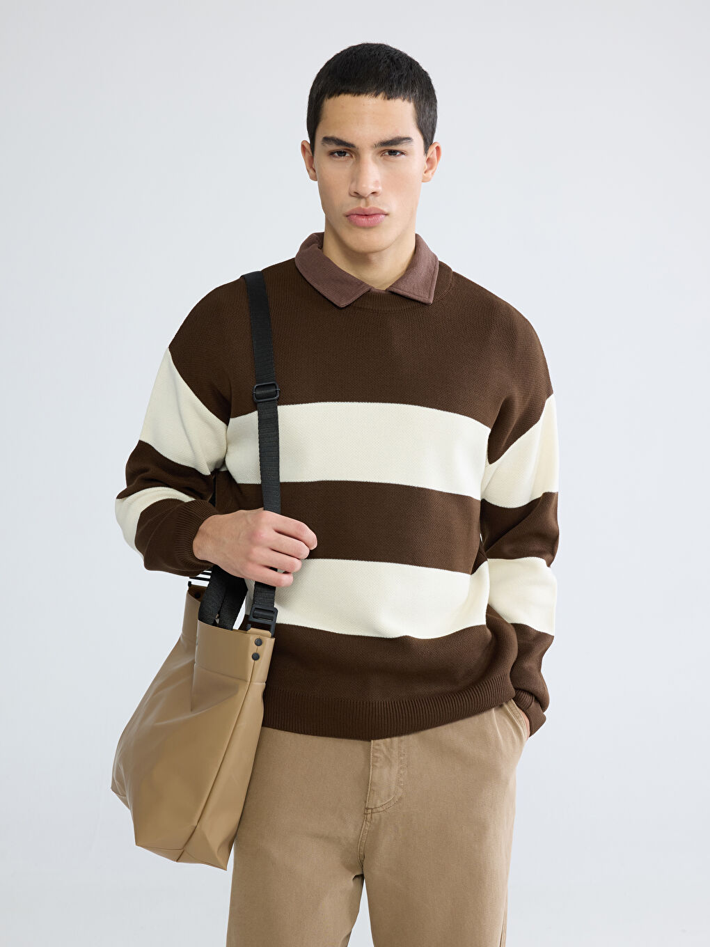 Kahverengi Bisiklet Yaka Çizgili Erkek Triko Kazak