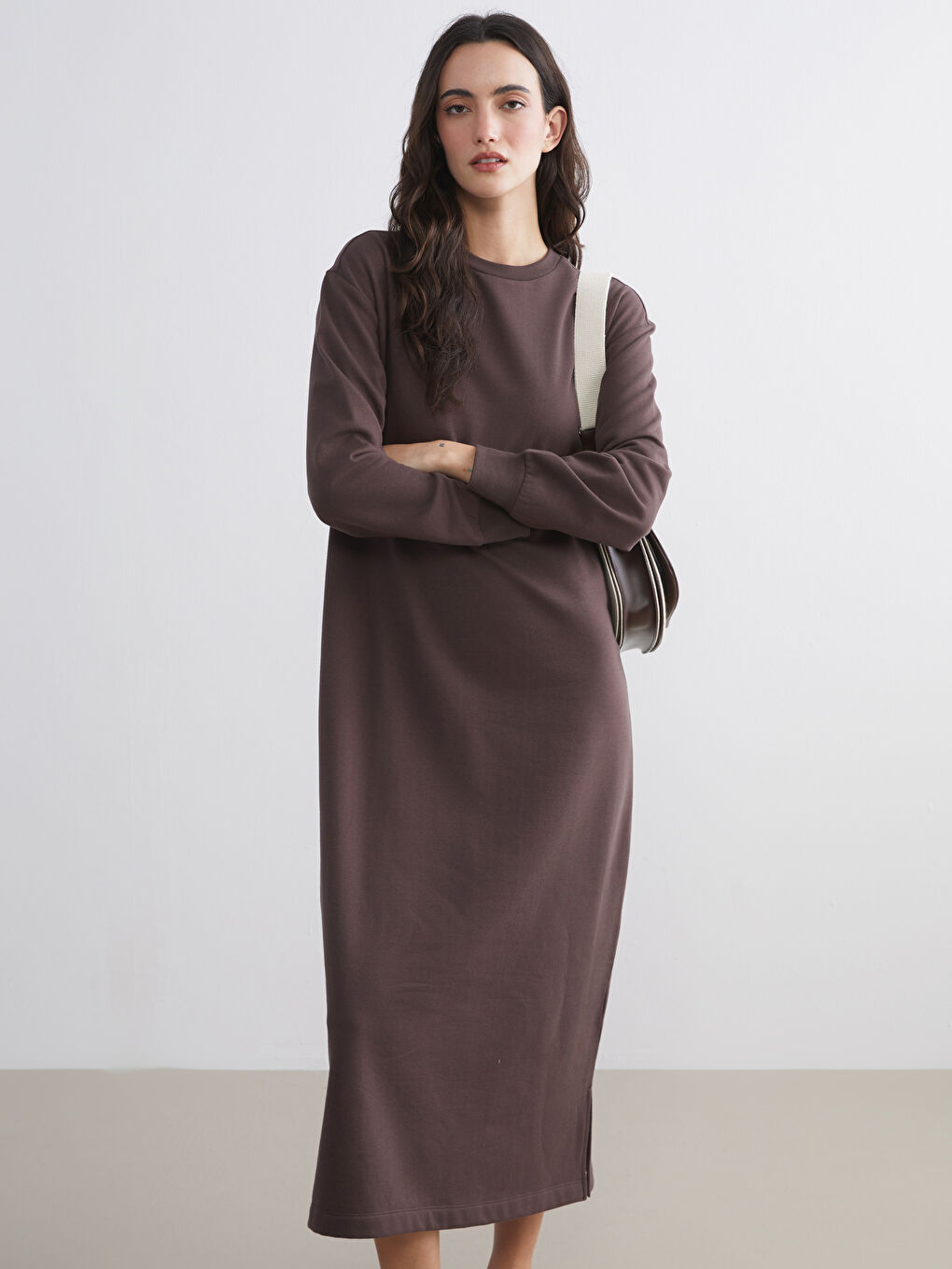 فستان بني امرأة-1