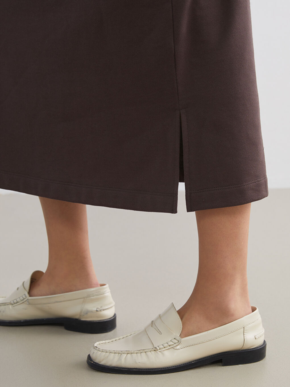 فستان بني امرأة-2