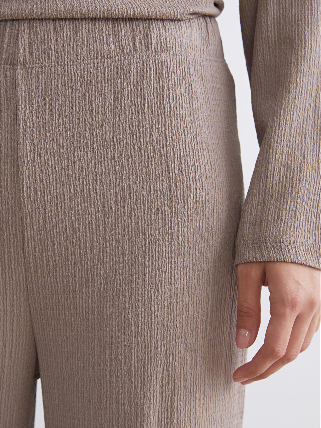 Bej Beli Lastikli Dokulu Kadın Pantolon-3