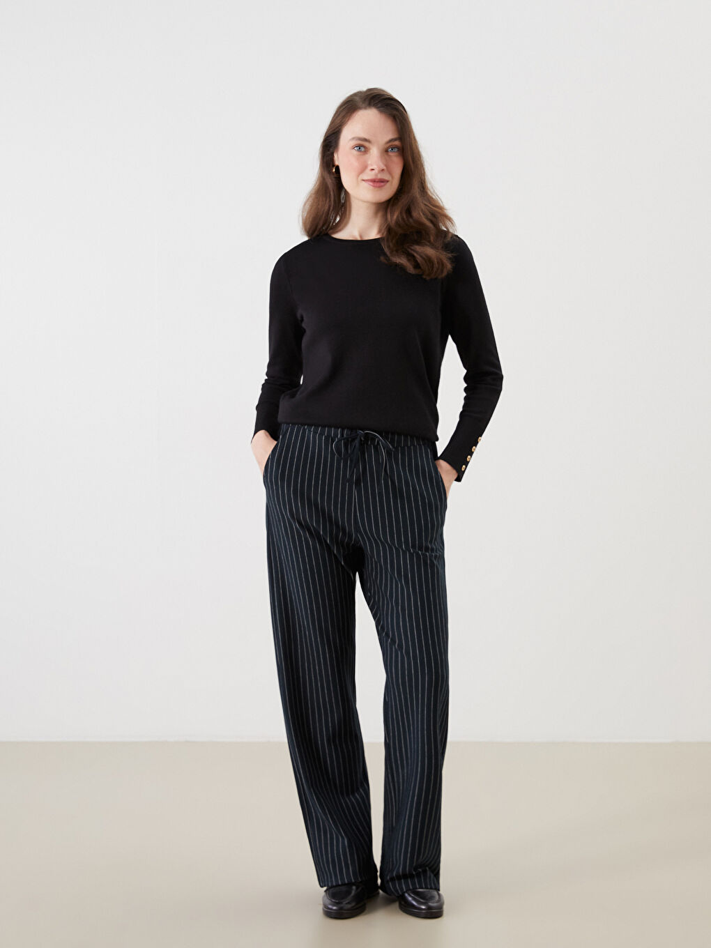 Prugaste pantalone za žene sa elastičnim strukom-1