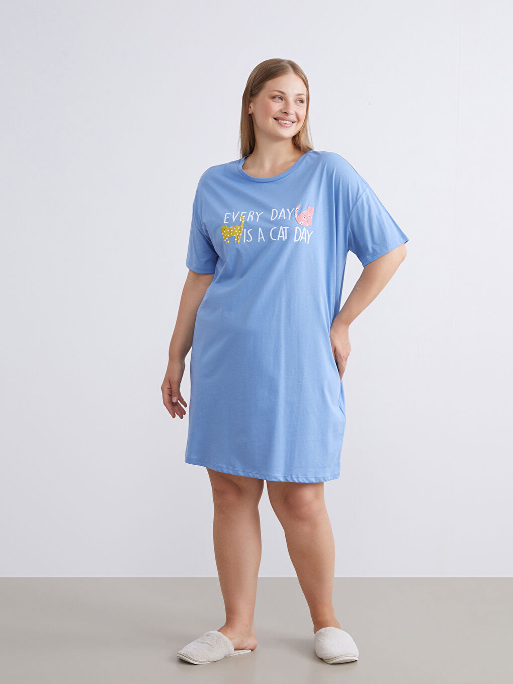 Crew Neck Printed Women's Nightdress-1