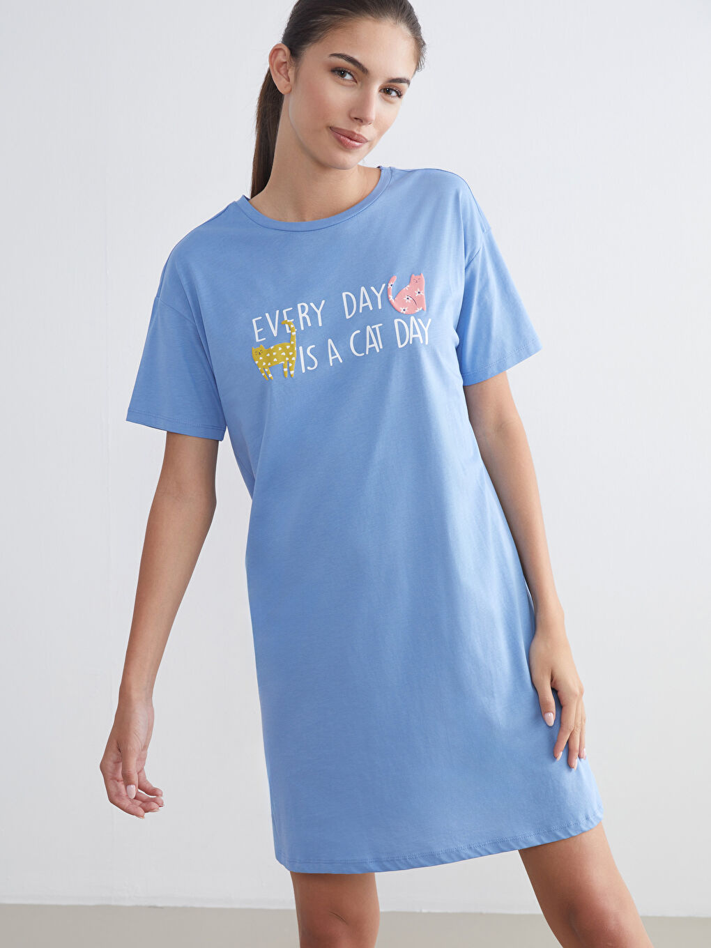 LCW DREAM Crew Neck Printed Women's Nightdress -W59280Z8-GPT