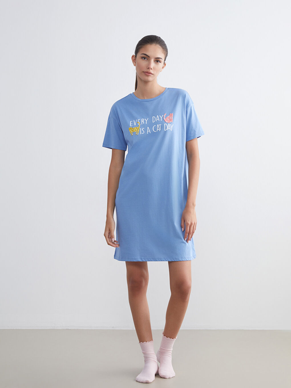 LCW DREAM Crew Neck Printed Women's Nightdress -W59280Z8-GPT