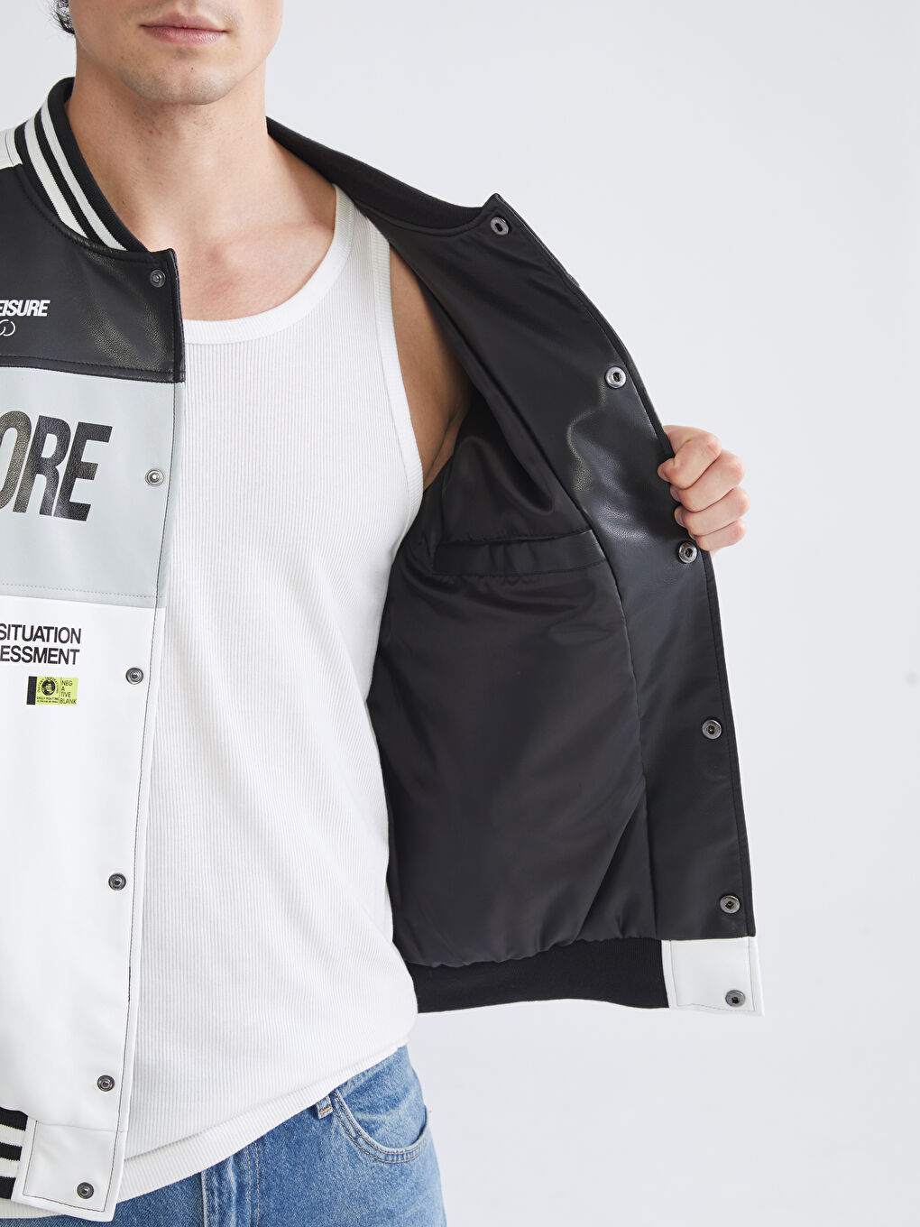 Beyaz Rahat Kalıp Kolej Yaka Logolu Erkek Mont-3