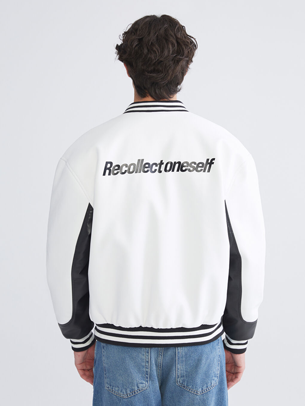 Beyaz Rahat Kalıp Kolej Yaka Logolu Erkek Mont-4