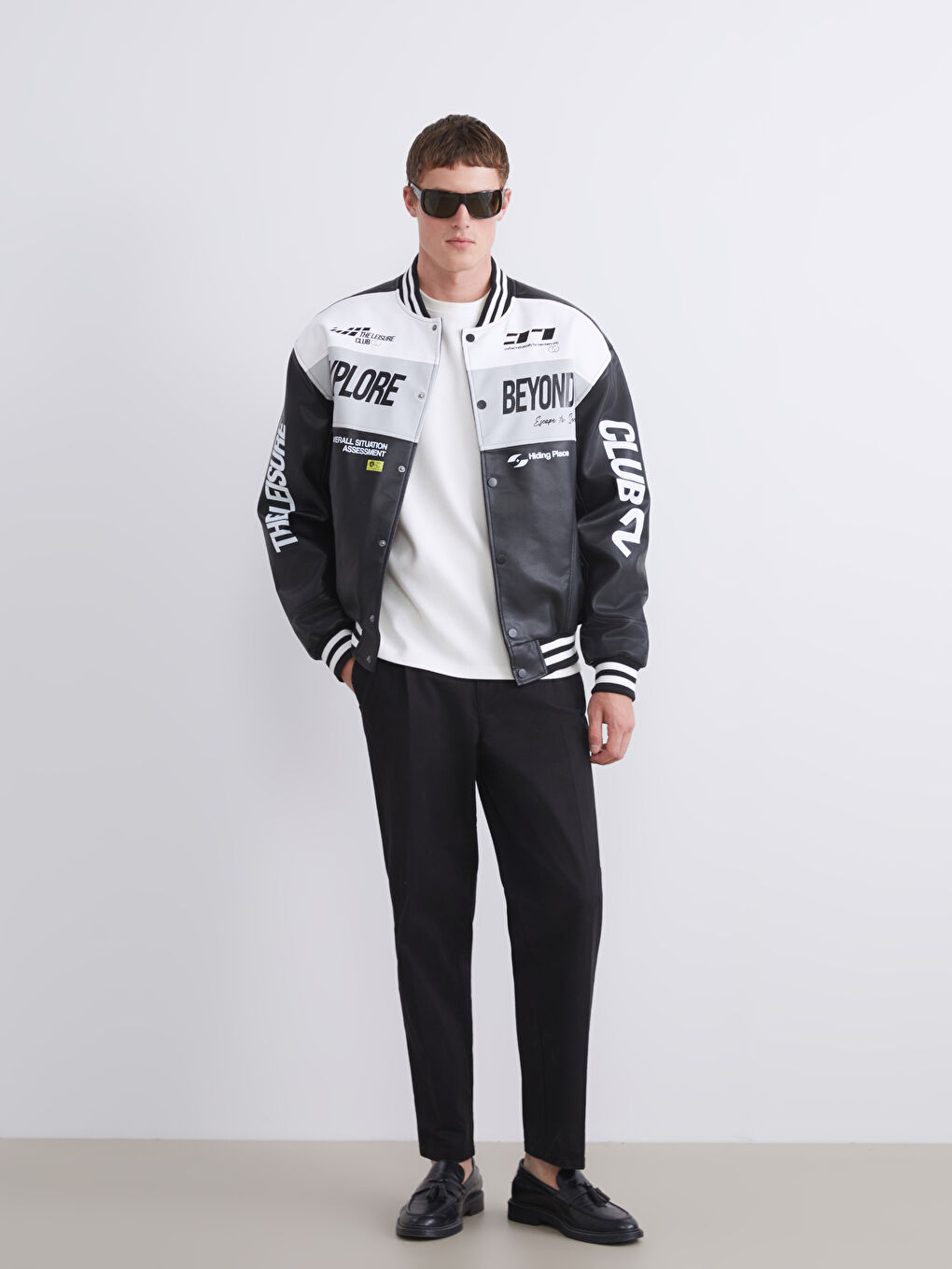 Siyah Rahat Kalıp Kolej Yaka Logolu Erkek Ceket-1