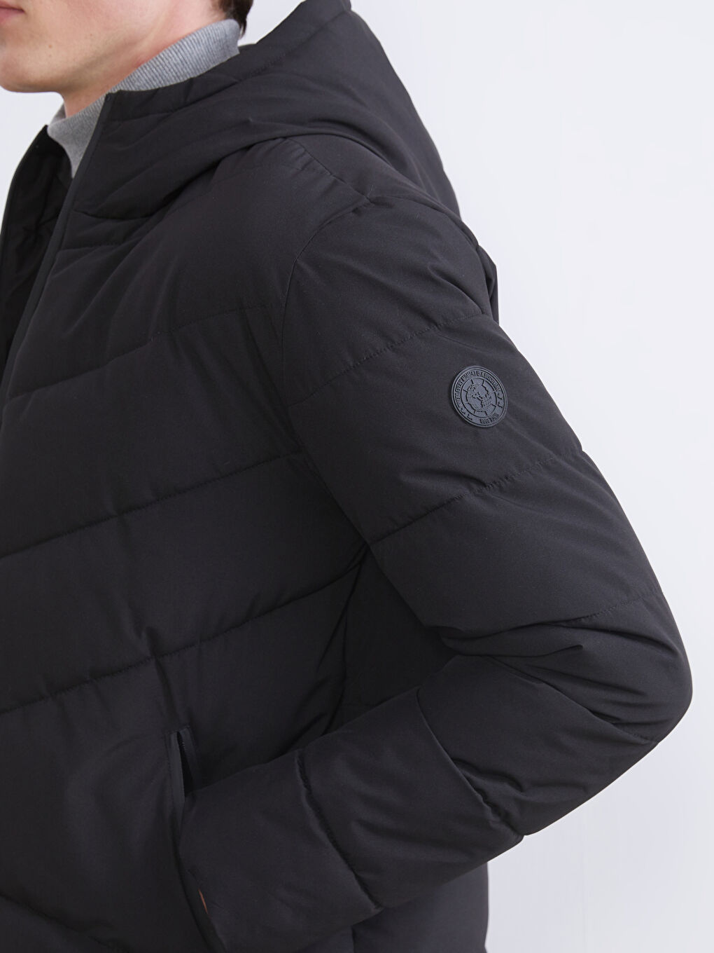 Siyah Standart Kalıp Kapüşonlu Erkek Şişme Mont-3