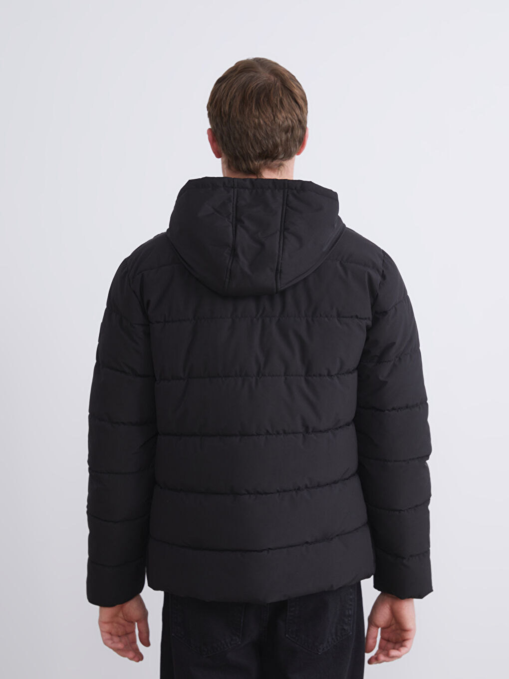 Siyah Standart Kalıp Kapüşonlu Erkek Şişme Mont-4