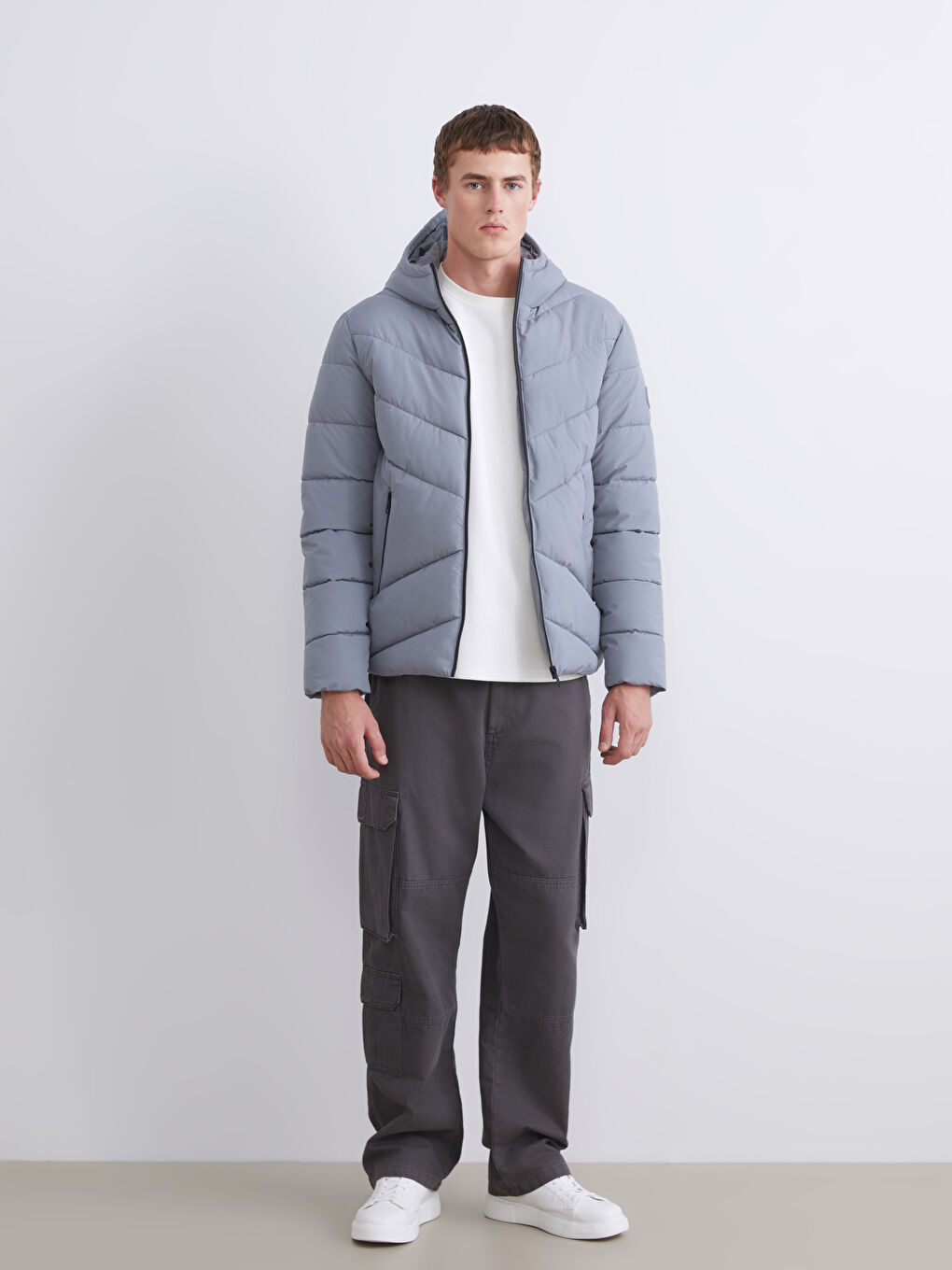 Gri Standart Kalıp Kapüşonlu Erkek Şişme Mont-1