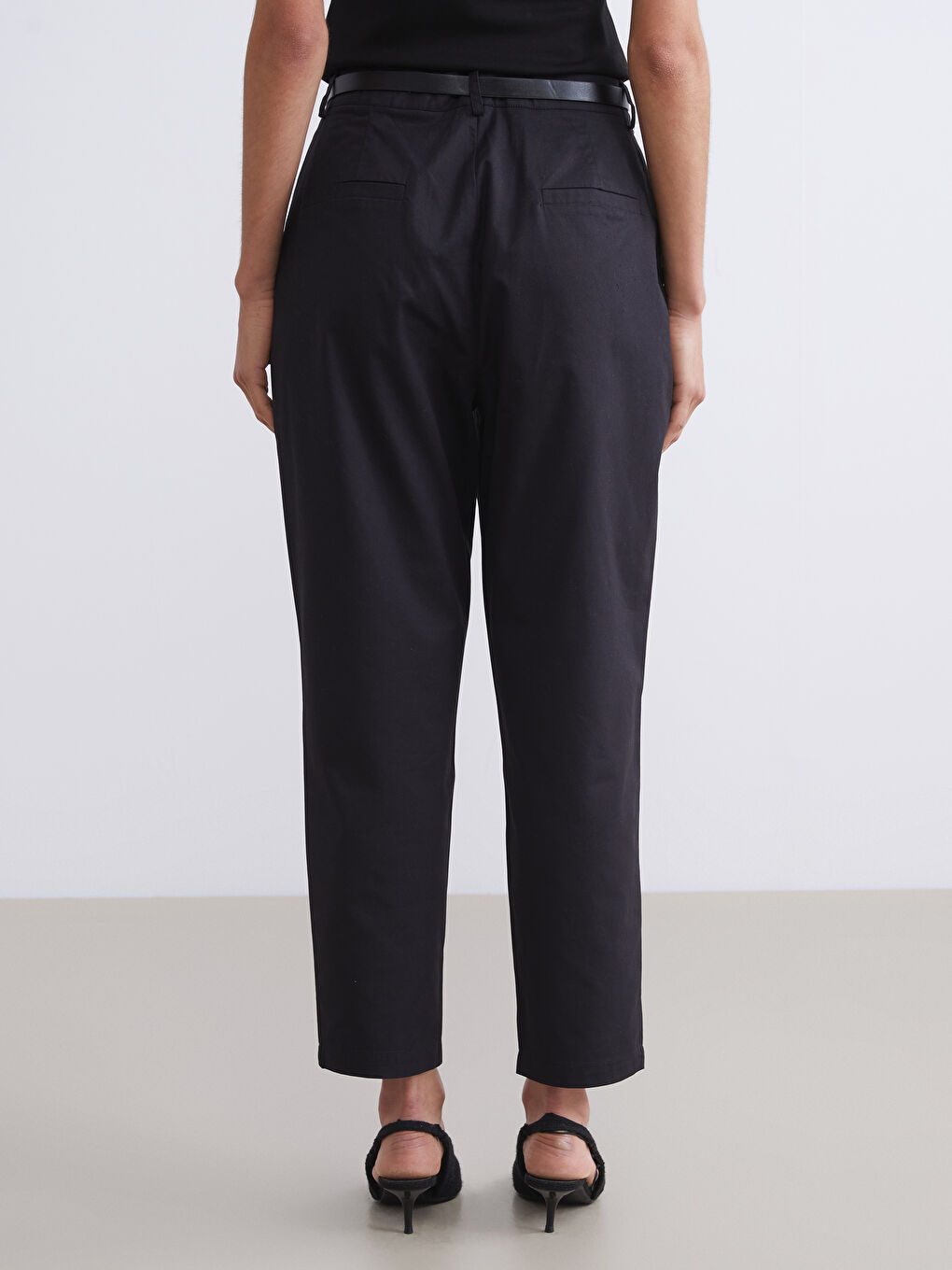 Hosen für Damen mit Gürtel-3