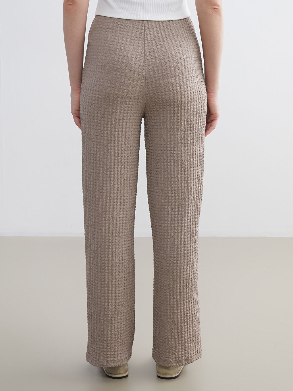 LCWAIKIKI Classic Elasticated Waist Textured Wide Leg Women's Trousers -W59381Z8-GQF