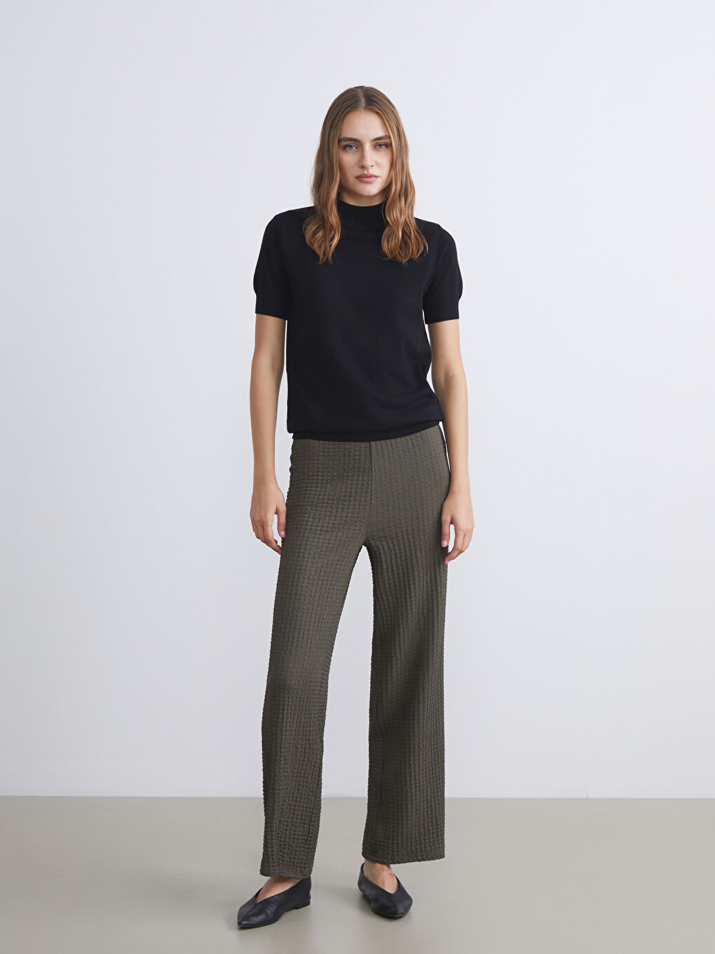 LCWAIKIKI Classic Elasticated Waist Textured Wide Leg Women's Trousers -W59381Z8-HCZ